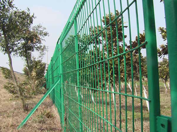 隔離栅 - 安平縣全昊金屬(shǔ)絲(sī)網制品有限公司圖片3